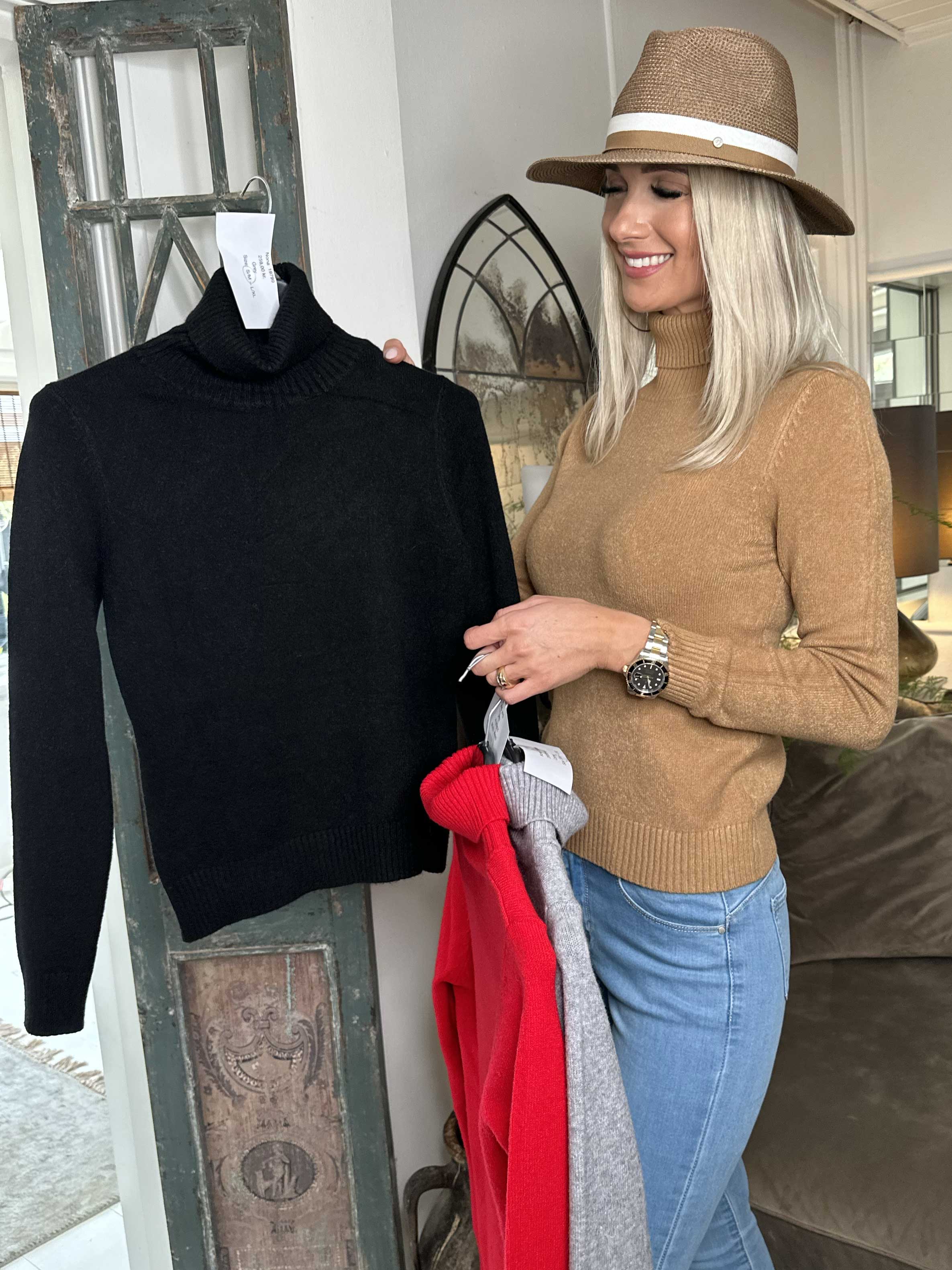 Nona - Mjuk enkel stickad tröja med polokrage